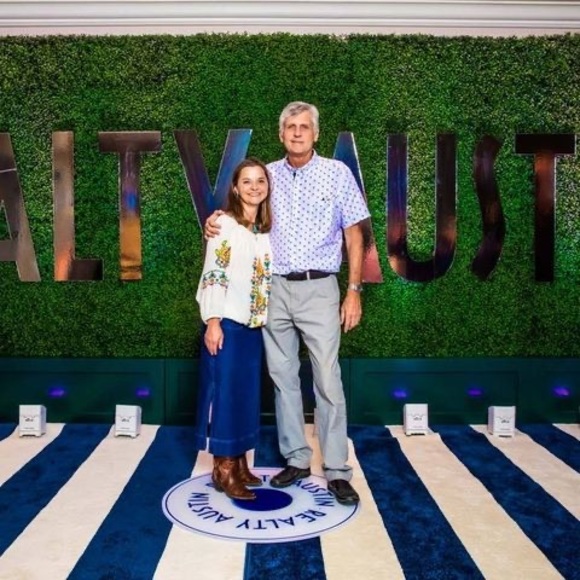 Meet your Posher, Erin - Picture 1 of 1